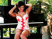 Horny Pianist Sunny Leone Masturbates Pussy And Licks Her Sticky Fingers