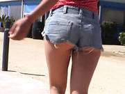 Svelte Amateur Babe Exposes Her Heart Shaped Butt On Cam