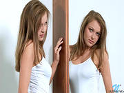 Really Beautiful Model Lesperansa Pleases Her Slit