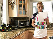 Appetizing Housewife Stops Cooking For Sucking A Dick In The Kitchen