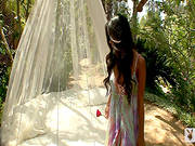 Senusal Hottie Loves To Pose In Outdoor