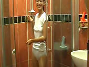 Young Hottie Enjoys Erotic Shower