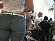 Una Buena Nalguita En El Mall