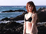 Magnetizing Babe Yuko Ogura Is Having Fun On A Beach