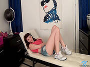 Sporty Babe Is Masturbating Her Kitty