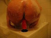 Masturbandose Con Un Dildo En La Ducha
