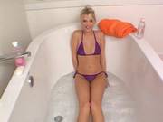 Beautiful Jana Foxy Soaking Her Body Wet On A Bath Tub