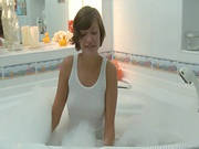 Pretty Brunette Cums In Bathtub