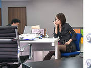 Sexited Chick Hojo Maki Is Toying Her Pussy After An Office Meeting