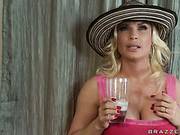 Well-endowed Milf Diamond Foxxx Gives Sexy Cleavage Outdoors In The Sun