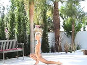 Super Flexi Thin Girl Peeing Outdoors