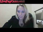 Webcam Girl Masturbates In Starbucks Bathroom