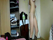 Amateur Beauty Posing On Cam