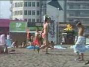Young Girl Working In Beachclubf70
2600