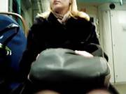 Blondy Bitch Legs In Train Blonde Schlampe Im Zug