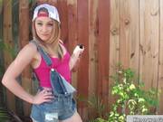 Great Ass Teen Girlfriend Fucks Outdoors
