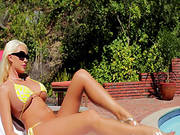 Blonde Cougar Having Outdoor Hardcore