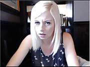 British Camgirl Goes To The Bar To Squirt