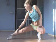 Brunette Copulate On The Floor -3