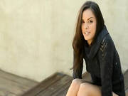 Model Rubbing The Clit Behind The House -2
