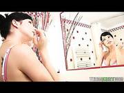 Busty Daisy Lee Masturbating While Taking A Bath